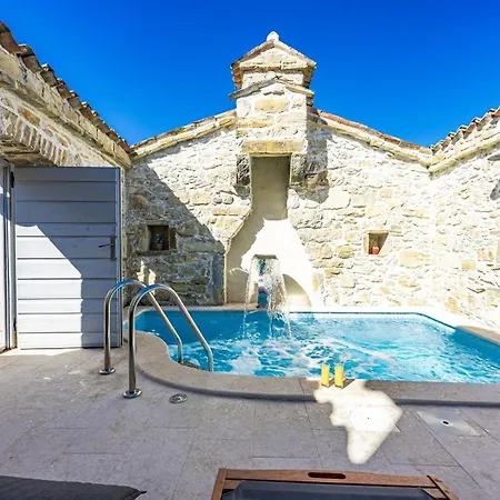Franz Krbune Villa Potpićan